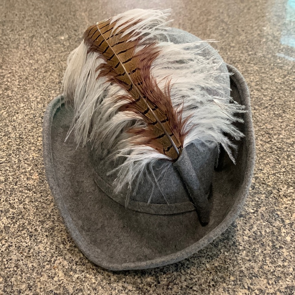 Sandra New York Vintage Feather Hat